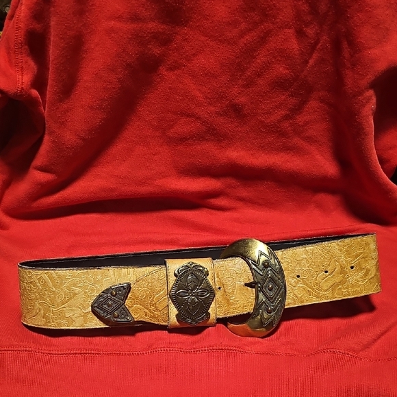 Vintage Tan Leather Belt with Decorative Buckle - Picture 2 of 11